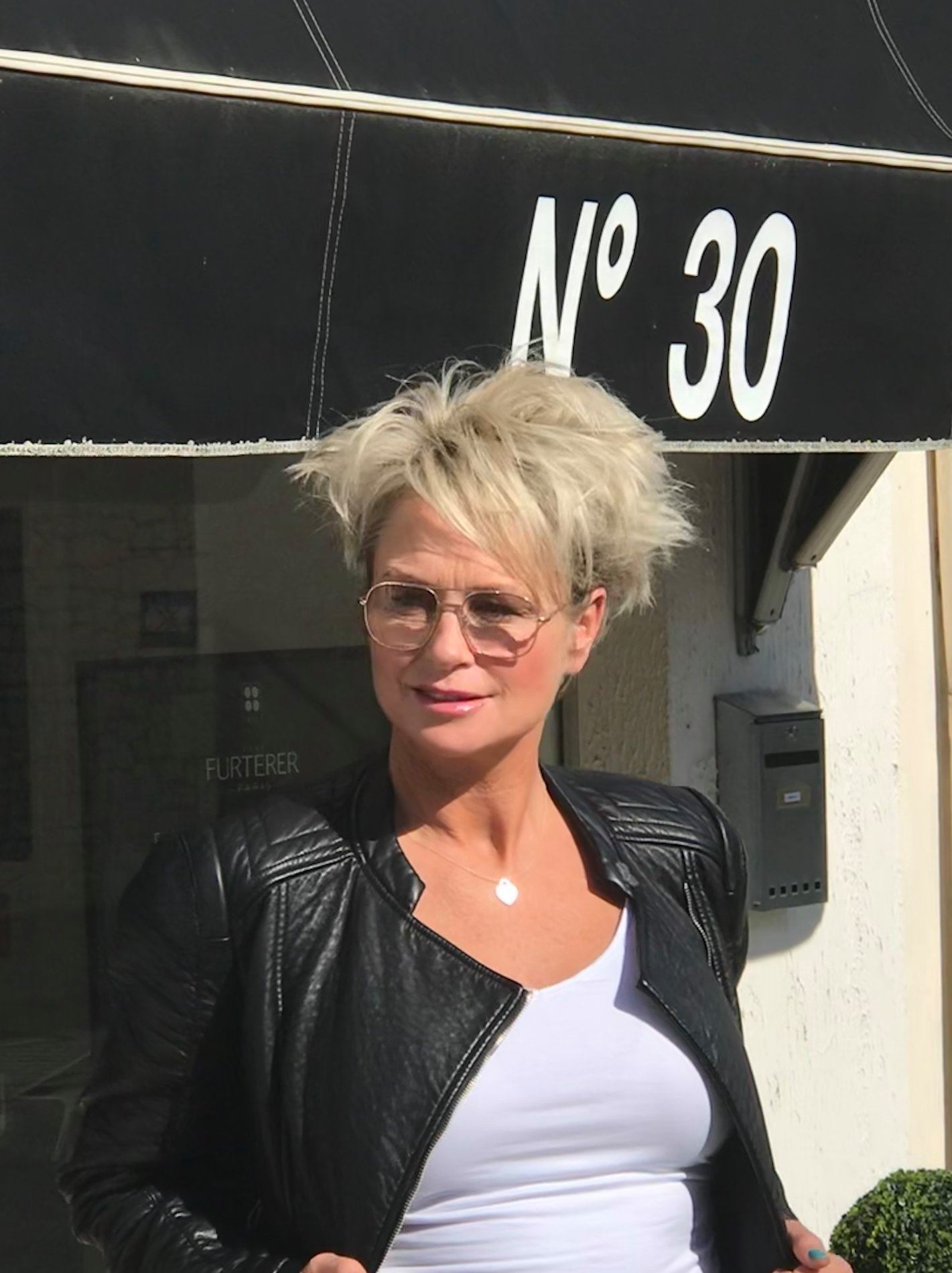 blond lady outside Marss N30